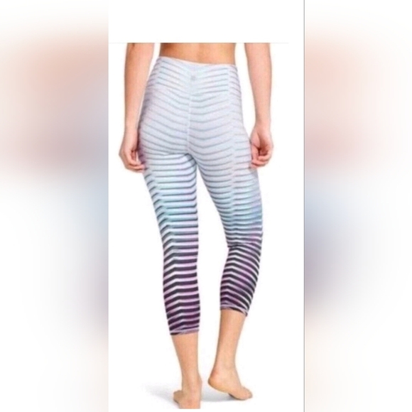 Athleta Striped Leggings Stripes  Capri Workouts Womans Size M - Picture 2 of 7